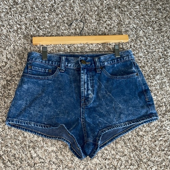 URBAN OUTFITTERS BDG shorts - Picture 2 of 4